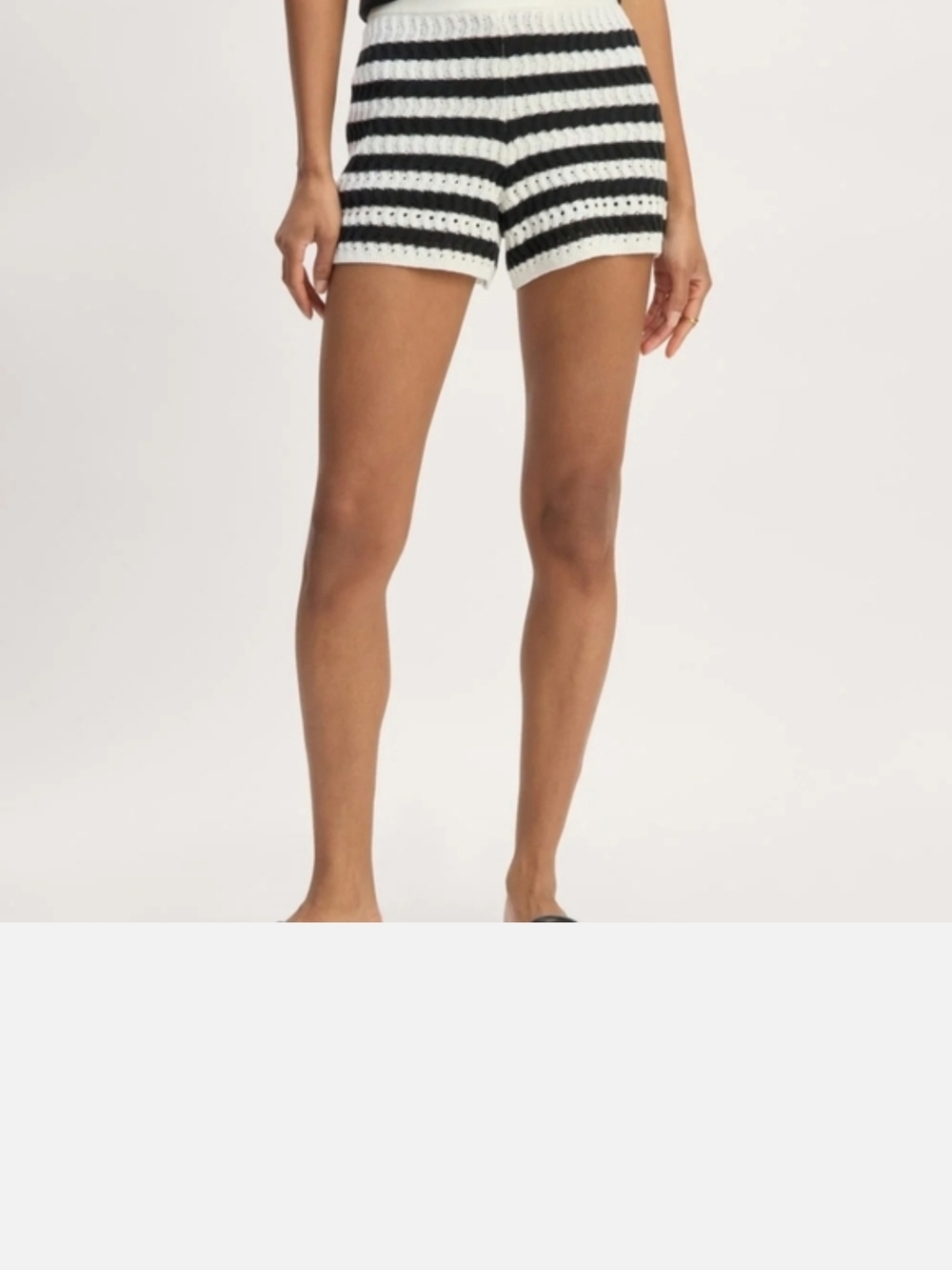 New Everlane The Crochet Knit Mid Rise Bone/Black Shorts Medium NWT - Picture 3 of 5